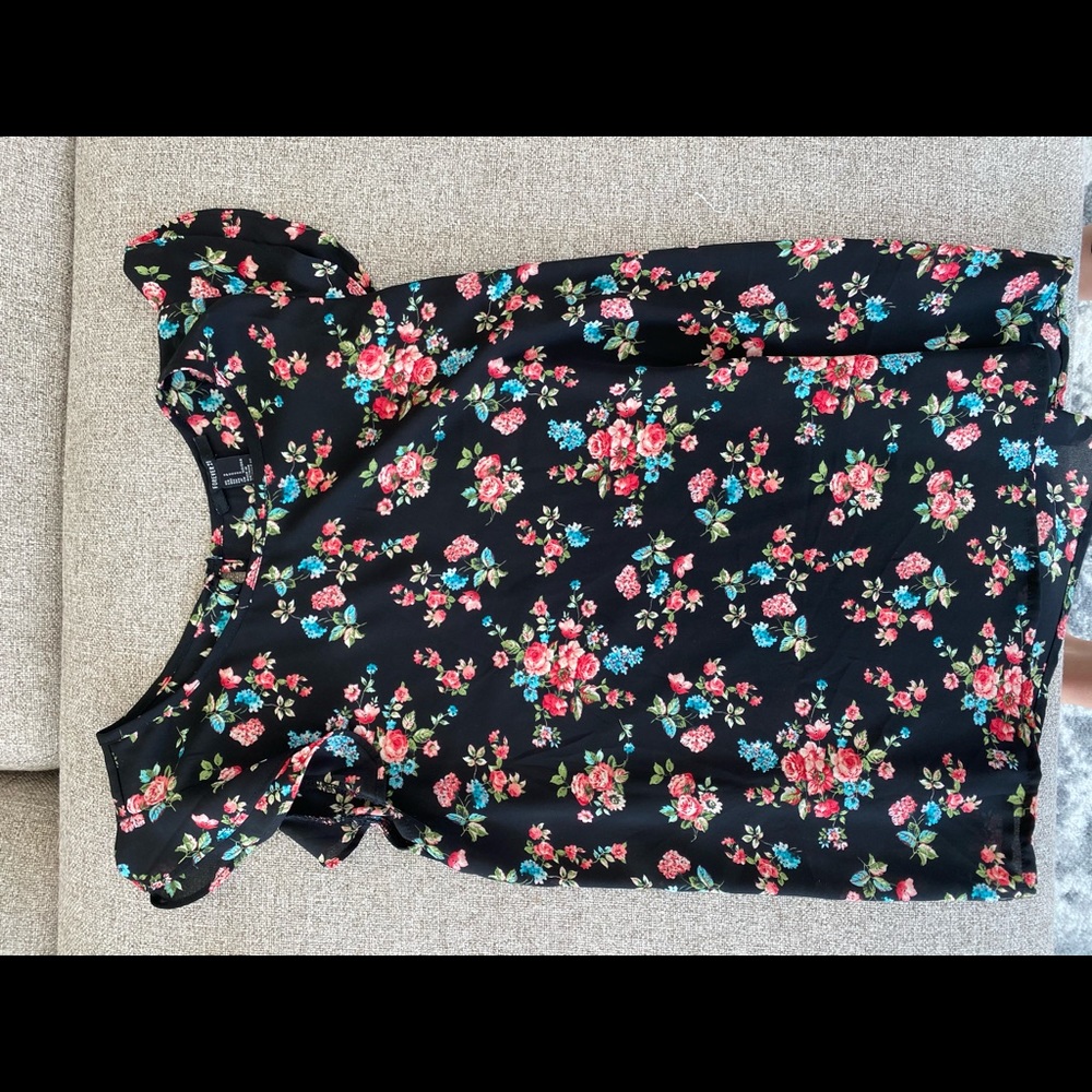Short sleeved floral forever 21 blouse